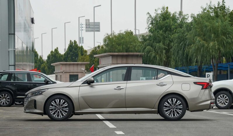 
 NISSAN SYLPHY 2022 2.0L XL-Upr Premium full									